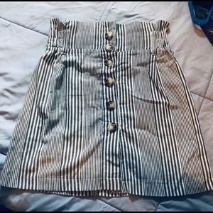 Paper bag high waist mini skirt 👀👀👀